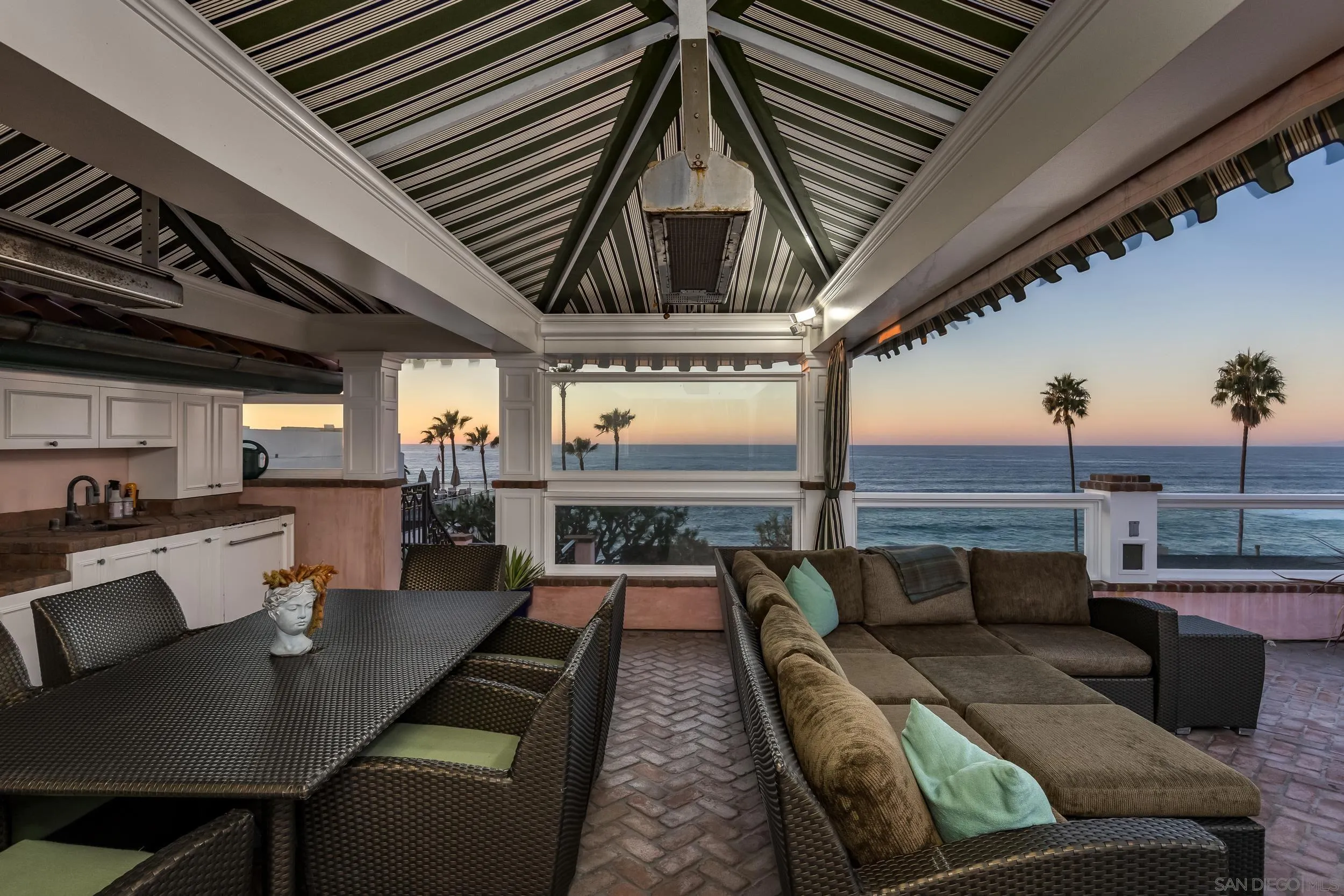 La Jolla, California 92037, United States, 8 Bedrooms Bedrooms, ,11 BathroomsBathrooms,Residential,Active,17909