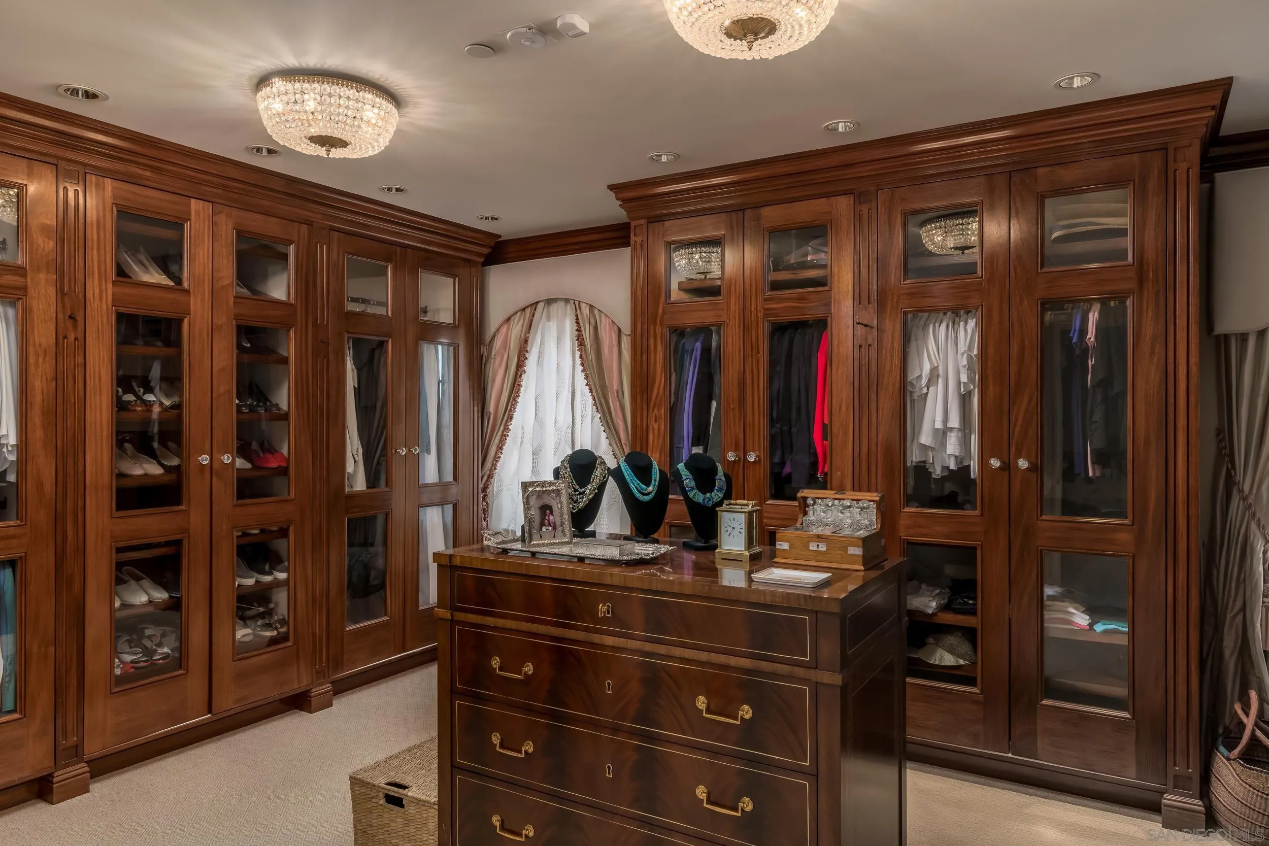 La Jolla, California 92037, United States, 8 Bedrooms Bedrooms, ,11 BathroomsBathrooms,Residential,Active,17909