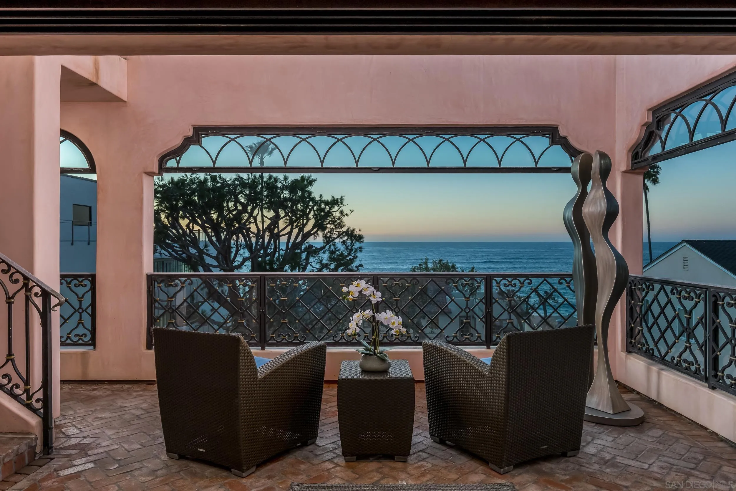 La Jolla, California 92037, United States, 8 Bedrooms Bedrooms, ,11 BathroomsBathrooms,Residential,Active,17909