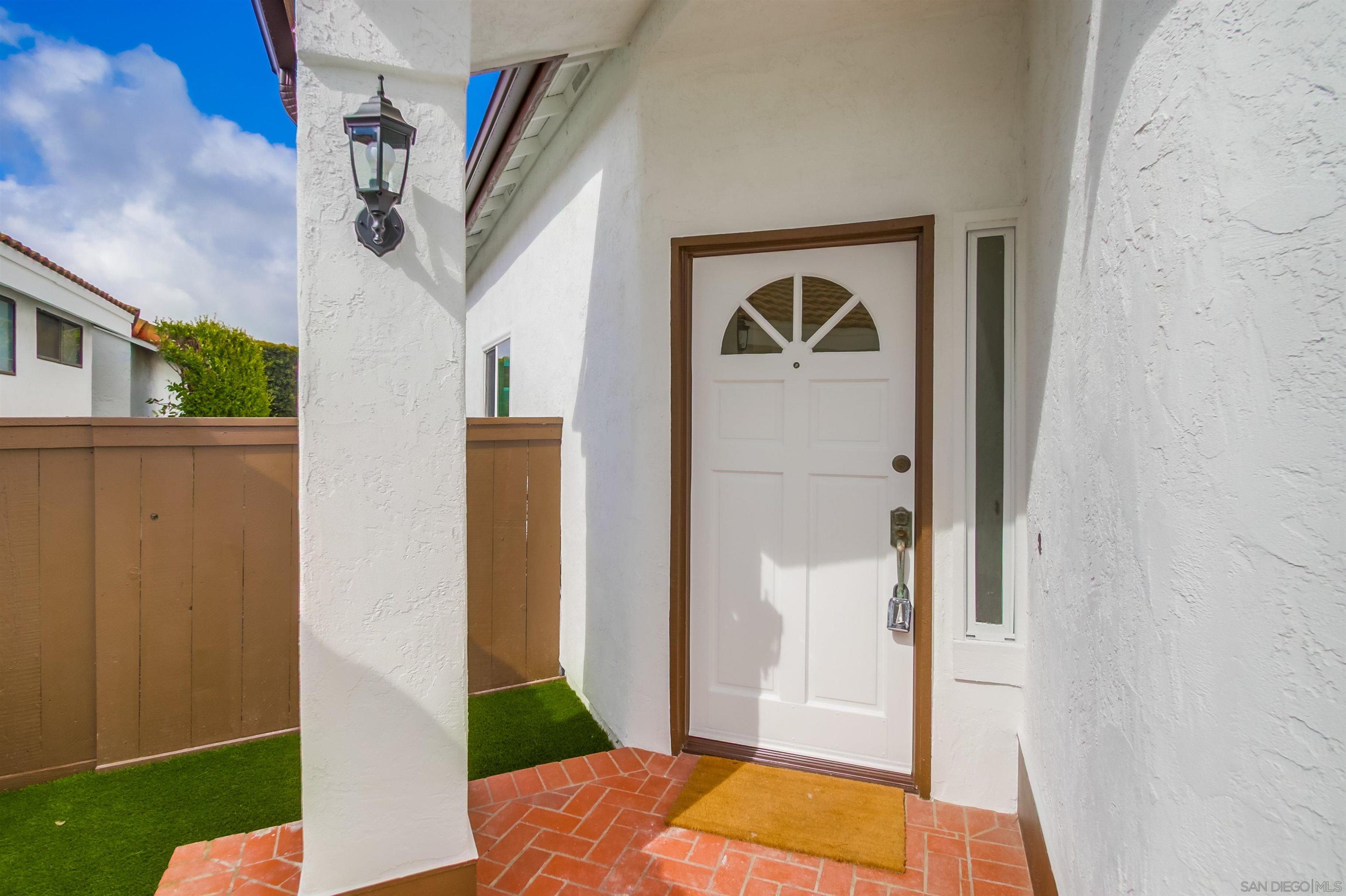 15804 Caminito Cercado