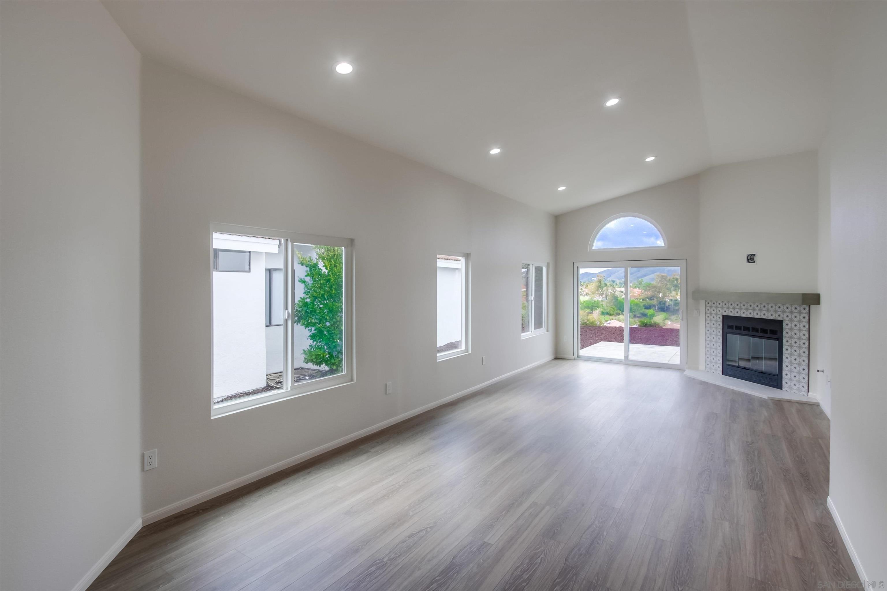 15804 Caminito Cercado