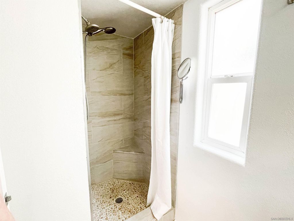 listing image 0