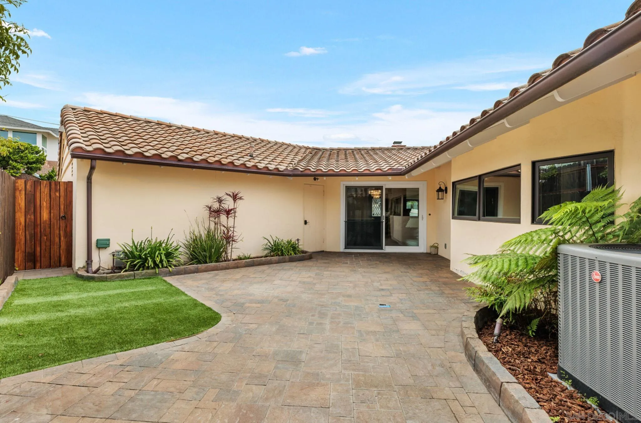 La Jolla, California 92037, United States, 3 Bedrooms Bedrooms, ,2 BathroomsBathrooms,Residential,Active,106066