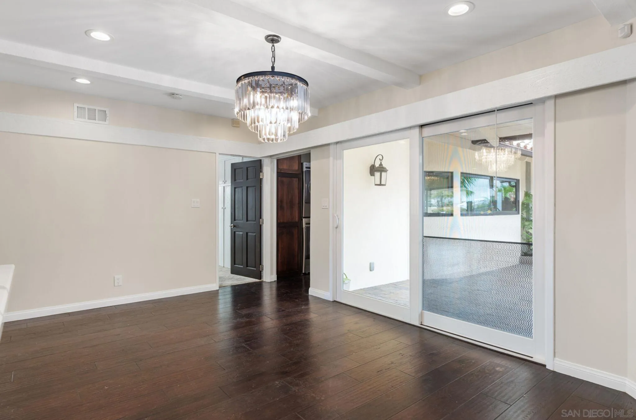 La Jolla, California 92037, United States, 3 Bedrooms Bedrooms, ,2 BathroomsBathrooms,Residential,Active,106066