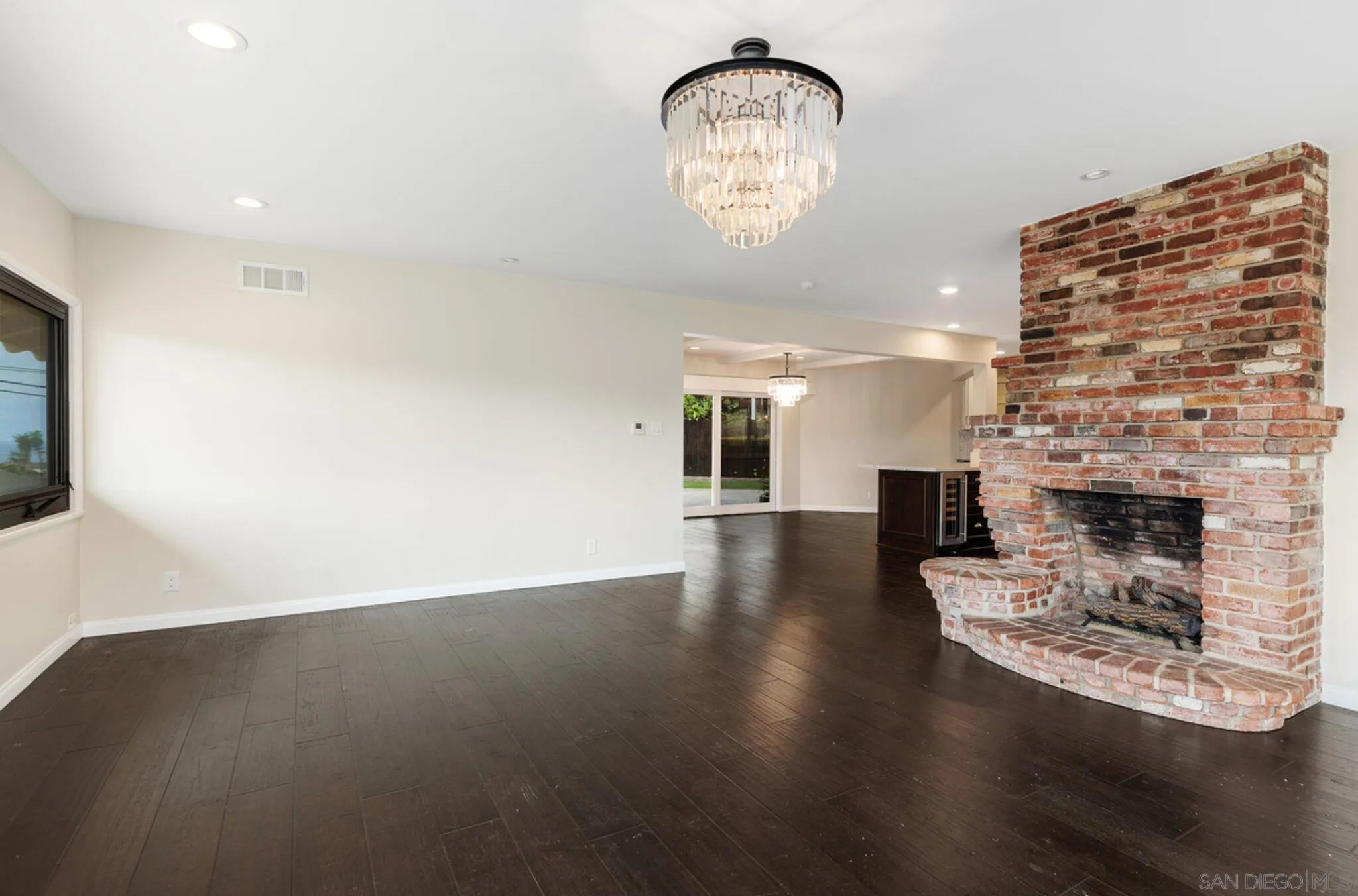 La Jolla, California 92037, United States, 3 Bedrooms Bedrooms, ,2 BathroomsBathrooms,Residential,Active,106066