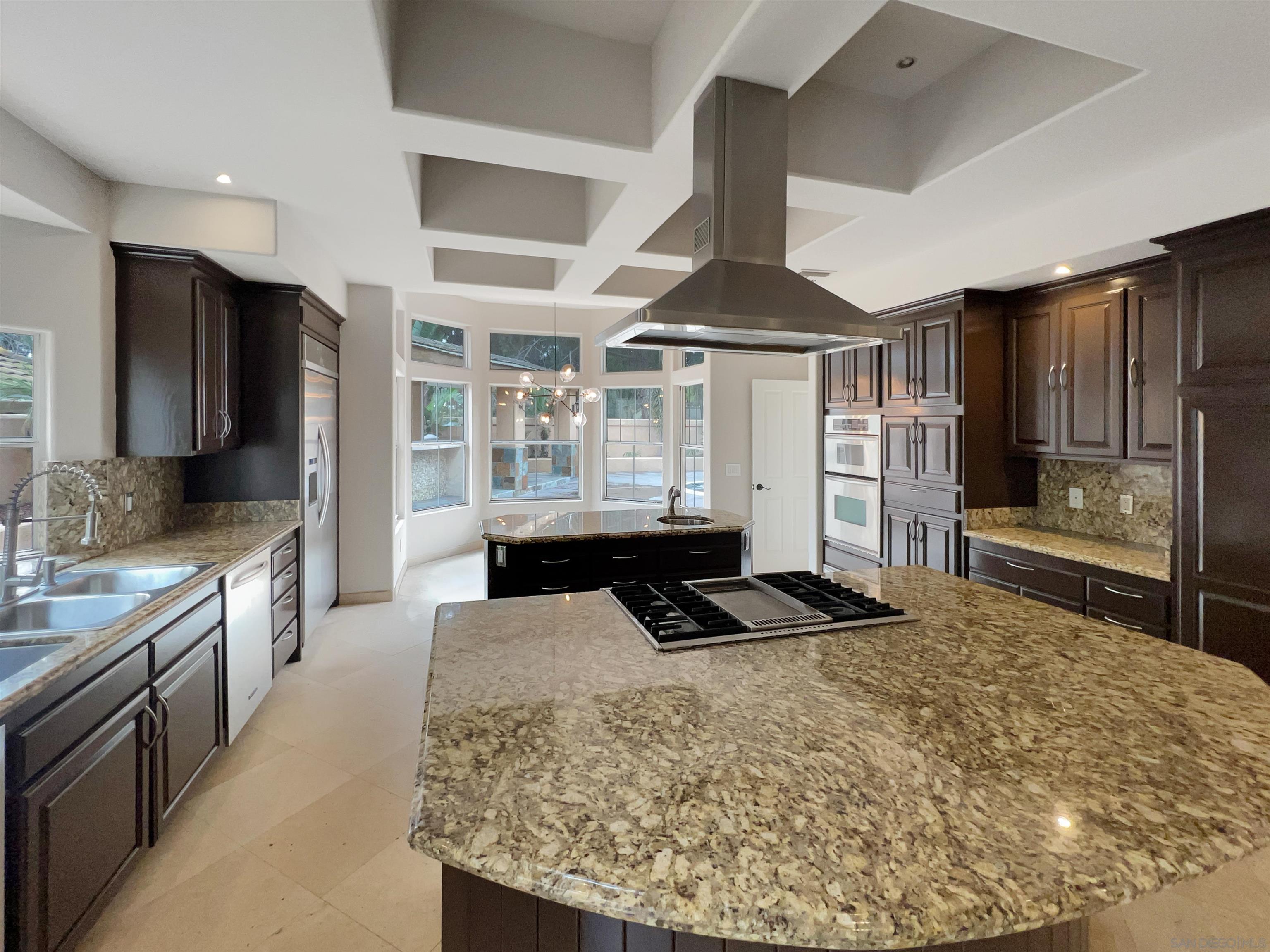 1128 Mansiones Ln