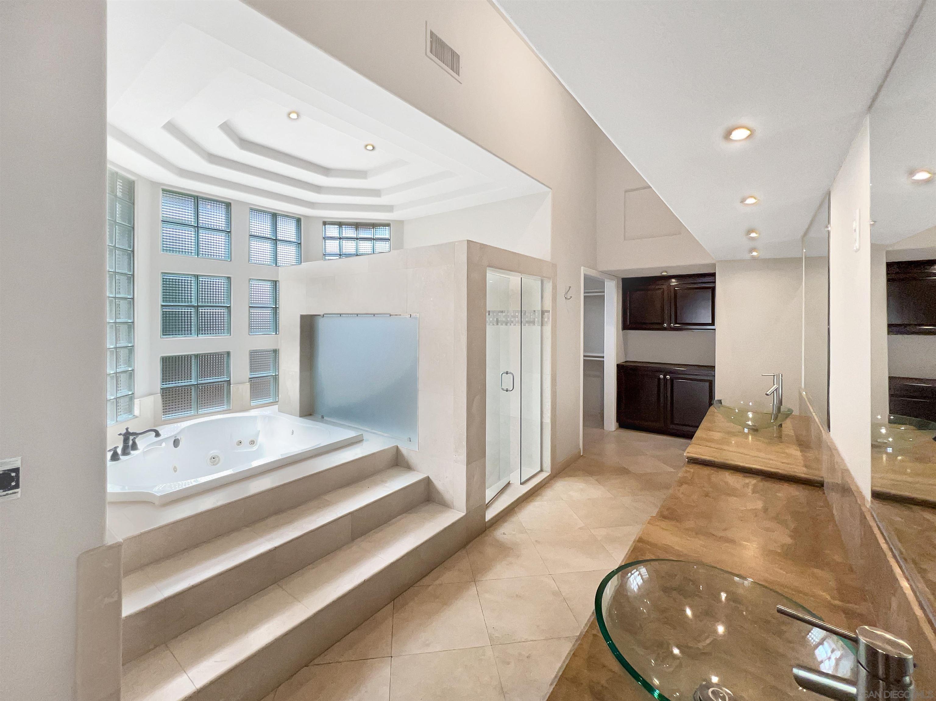 1128 Mansiones Ln