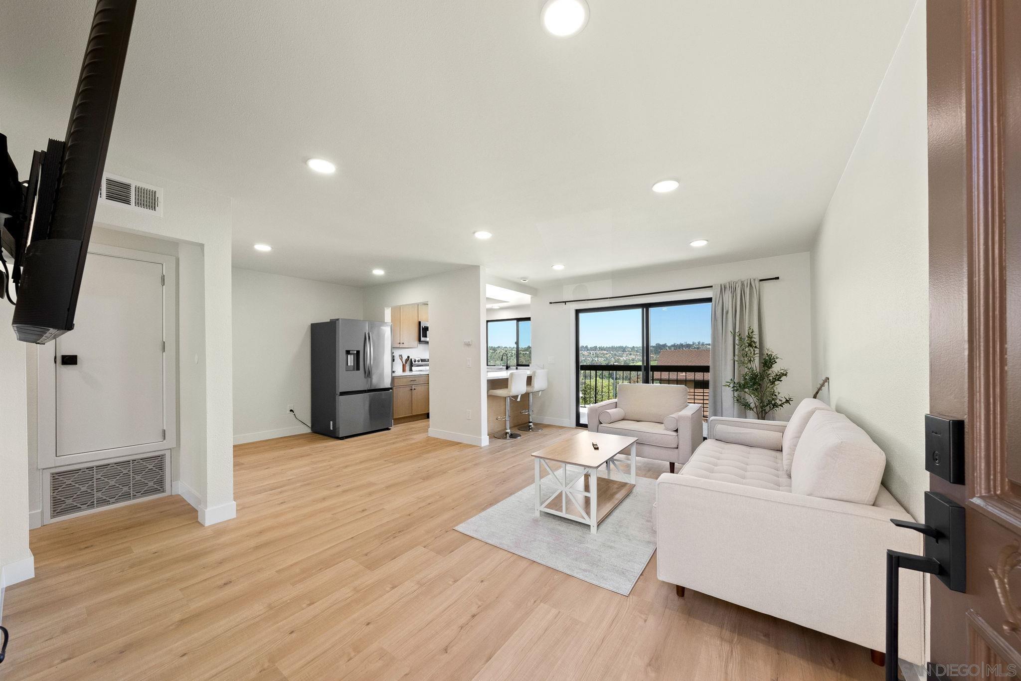 5109 Fontaine St 215