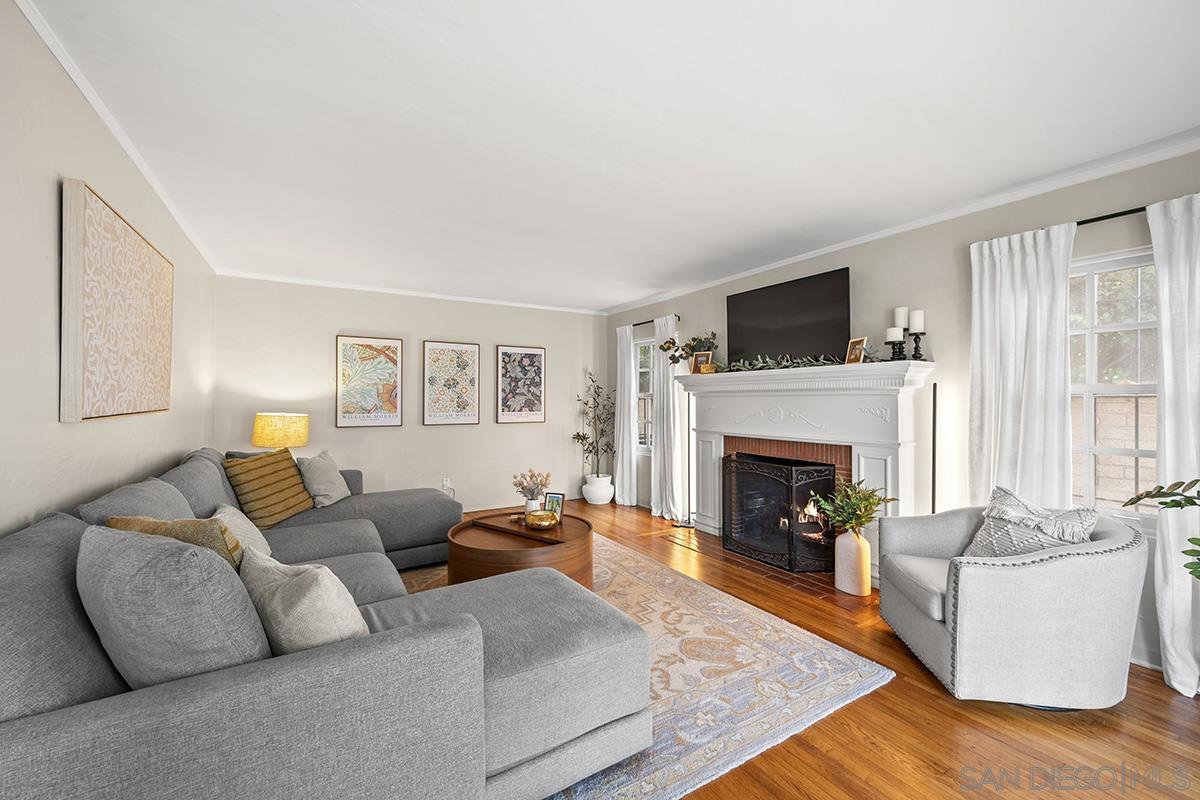2719 Chatsworth