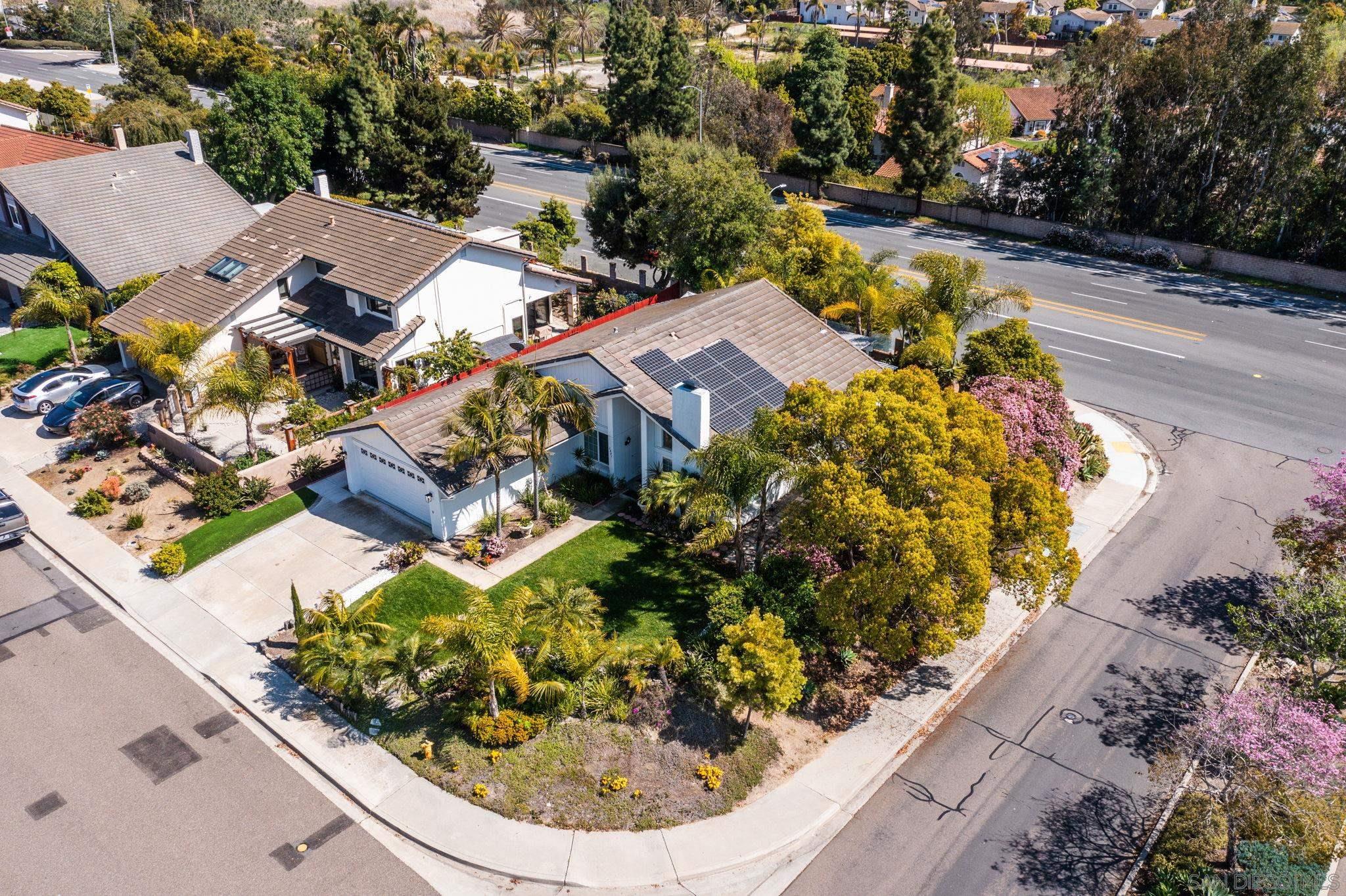 2801 Jacaranda Ave