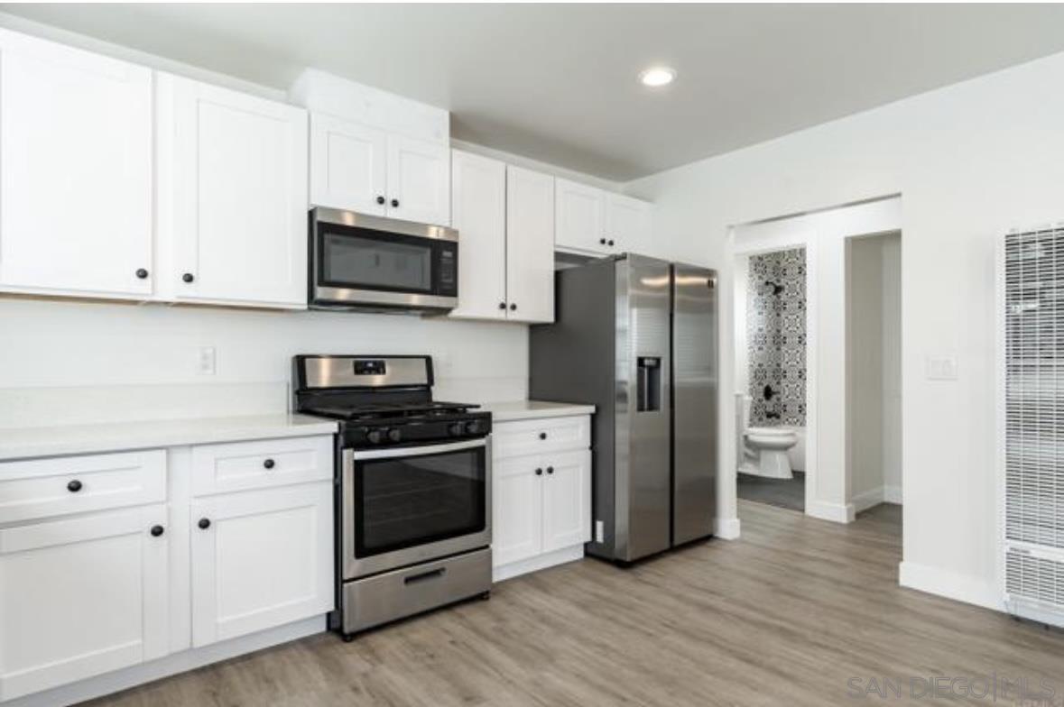 4112-4114 Menlo Street