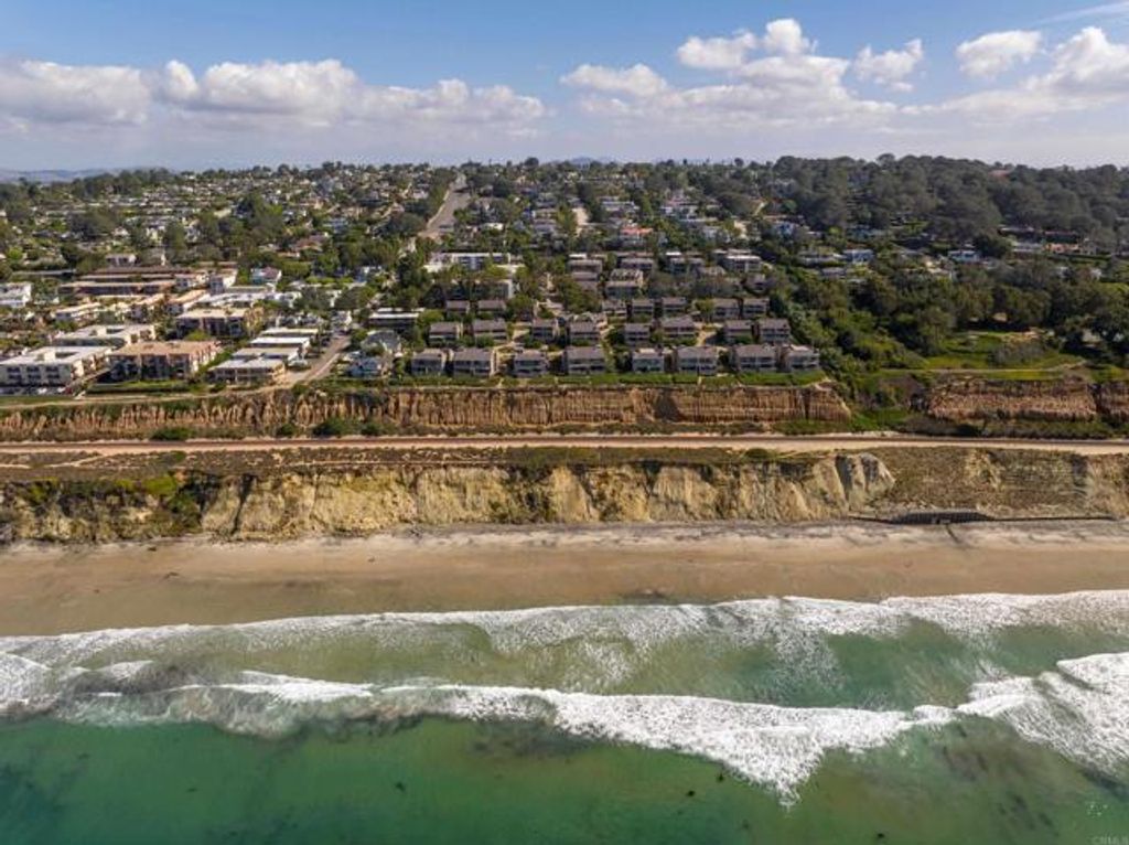 Photo for 231 Sea Forest Court #40, Del Mar, CA 92014 (MLS # NDP2308398)