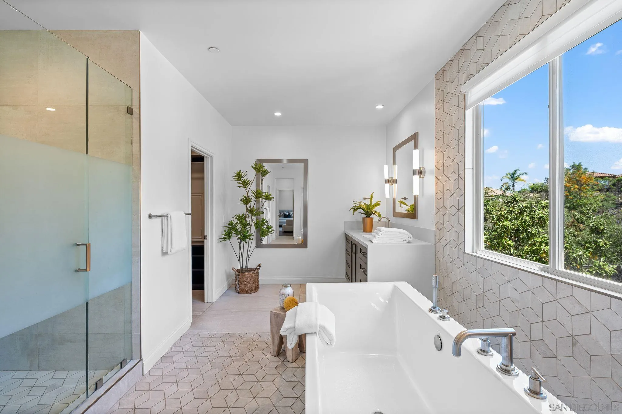 San Diego, California 92131, United States, 7 Bedrooms Bedrooms, ,5 BathroomsBathrooms,Residential,Active,128103