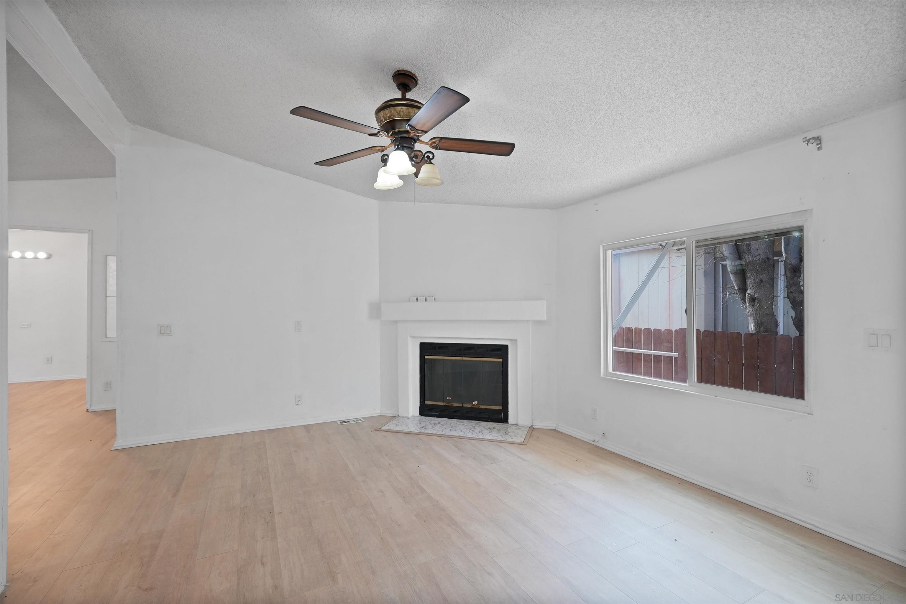 80 E Dawes St 127