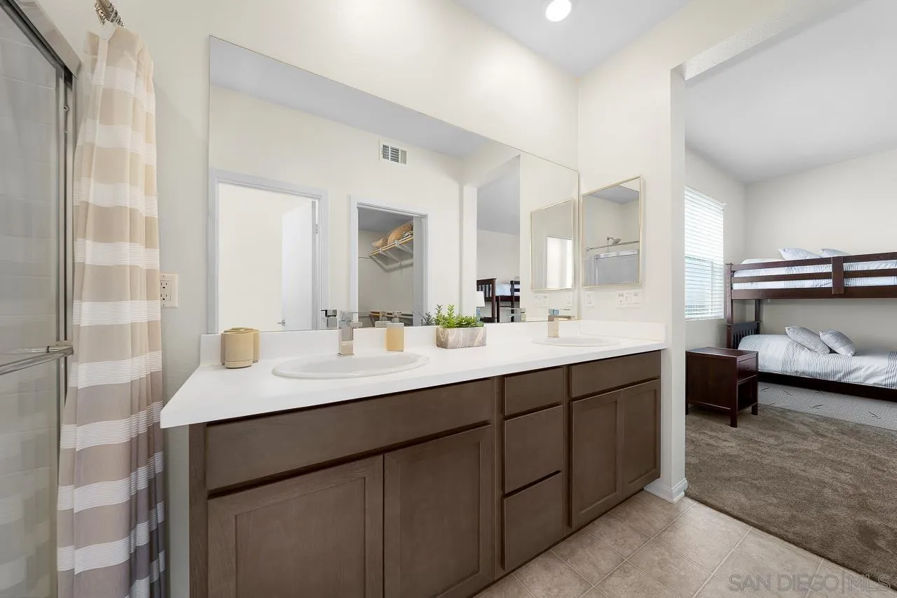 Chula Vista, California 91915, United States, 2 Bedrooms Bedrooms, ,3 BathroomsBathrooms,Residential,Active,15616