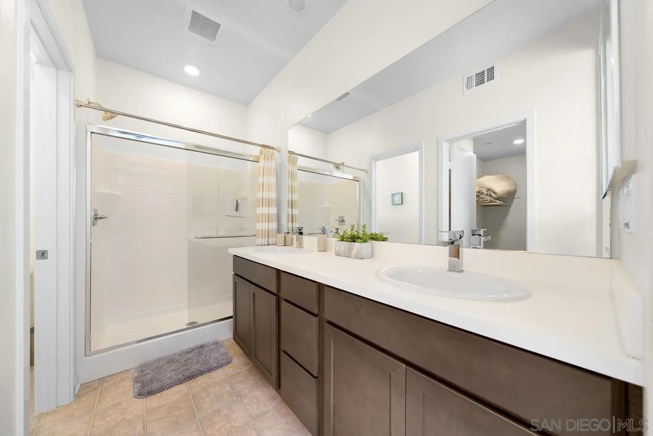 Chula Vista, California 91915, United States, 2 Bedrooms Bedrooms, ,3 BathroomsBathrooms,Residential,Active,15616