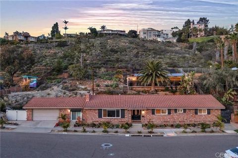 Single Family Residence in San Diego CA 6570 Hillgrove Dr.jpg