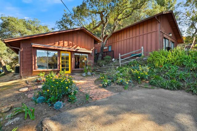 2745 Kauana Loa Drive
