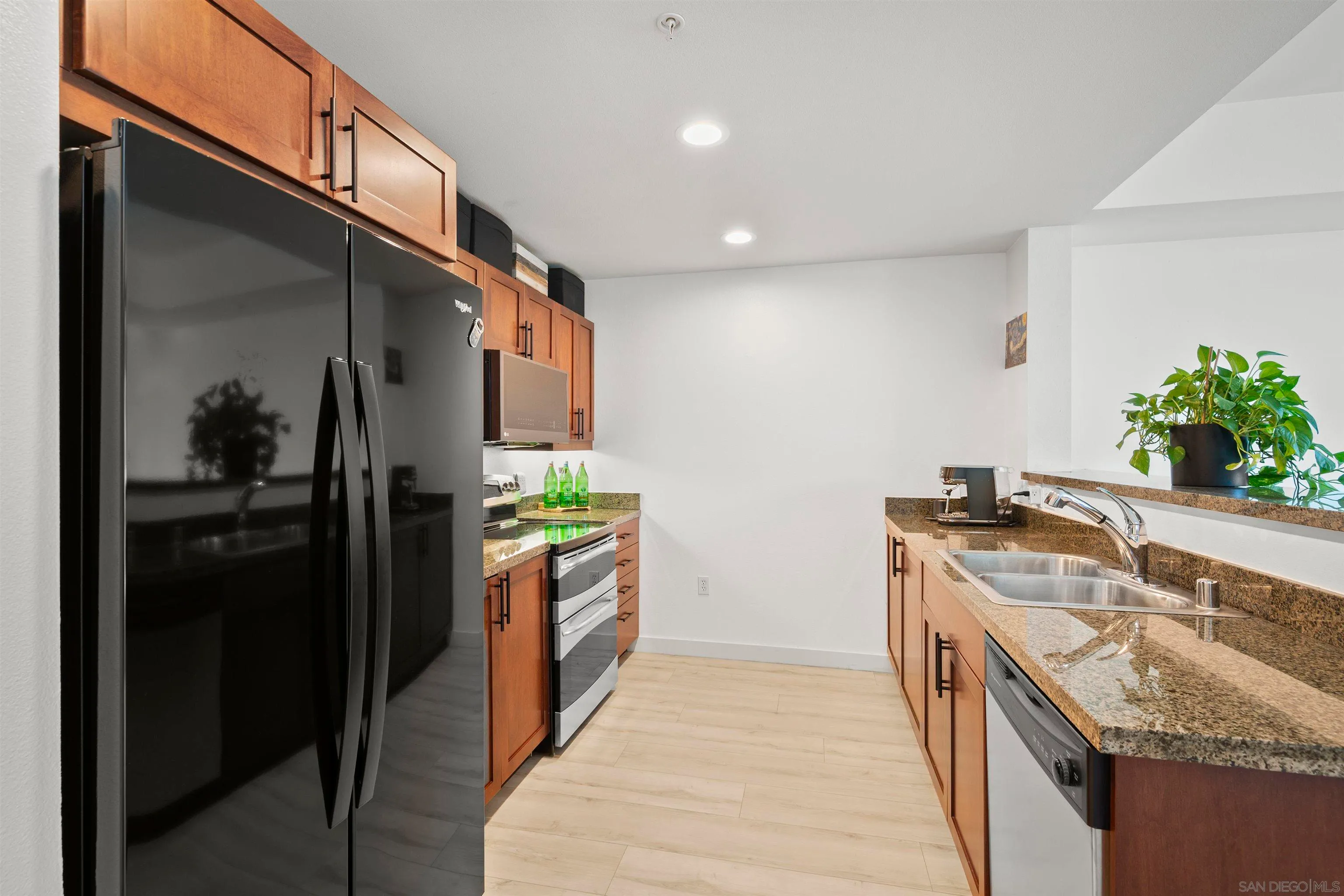 San Diego, California 92101, United States, ,1 BathroomBathrooms,Residential,Pending,6489