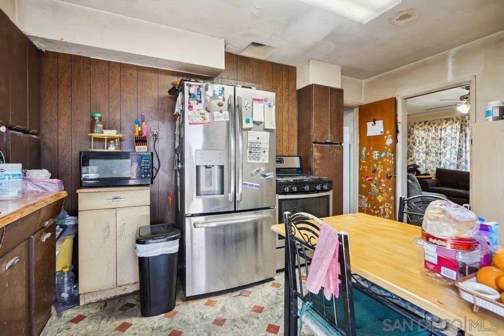 San Diego, California 92113, United States, 2 Bedrooms Bedrooms, ,1 BathroomBathrooms,Residential,Pending,78703