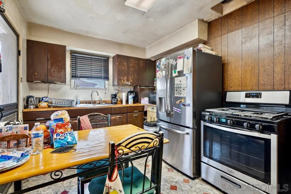 San Diego, California 92113, United States, 2 Bedrooms Bedrooms, ,1 BathroomBathrooms,Residential,Pending,78703