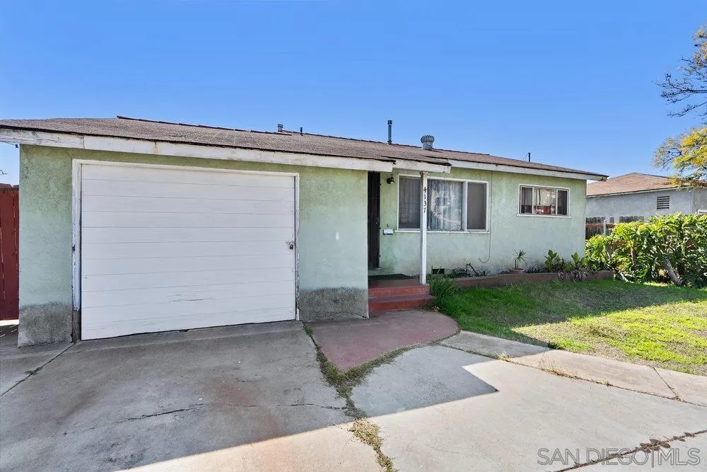 San Diego, California 92113, United States, 2 Bedrooms Bedrooms, ,1 BathroomBathrooms,Residential,Pending,78703