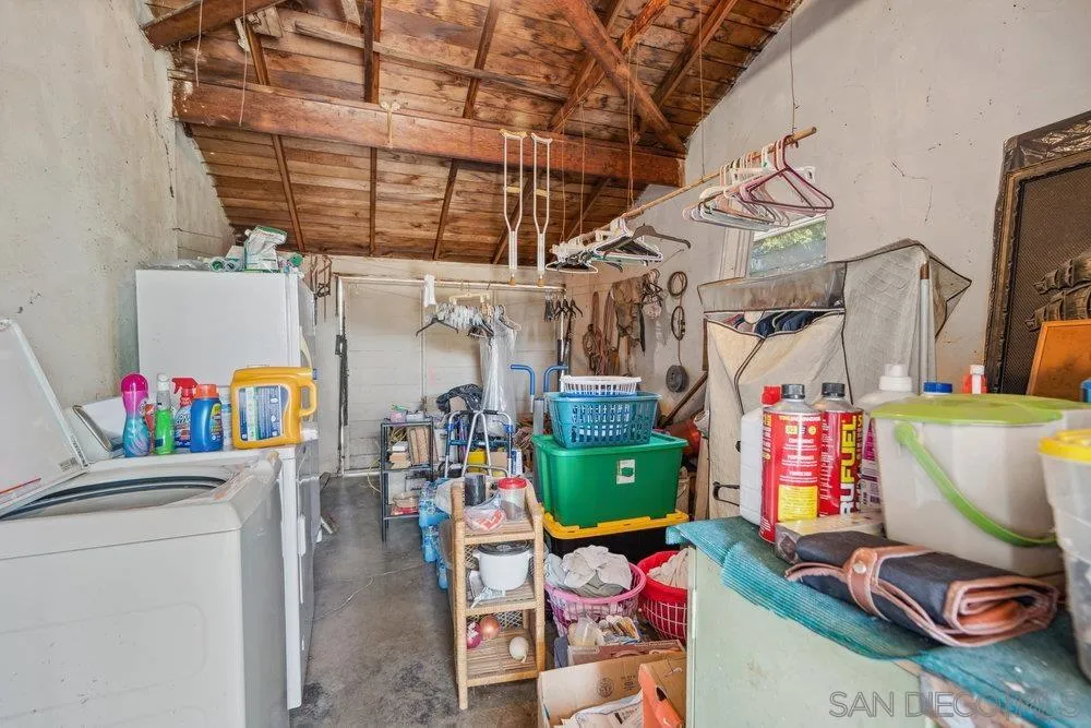 San Diego, California 92113, United States, 2 Bedrooms Bedrooms, ,1 BathroomBathrooms,Residential,Pending,78703