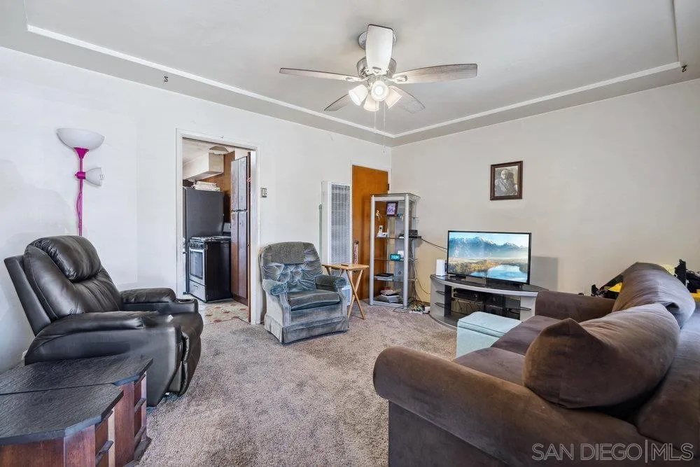 San Diego, California 92113, United States, 2 Bedrooms Bedrooms, ,1 BathroomBathrooms,Residential,Pending,78703