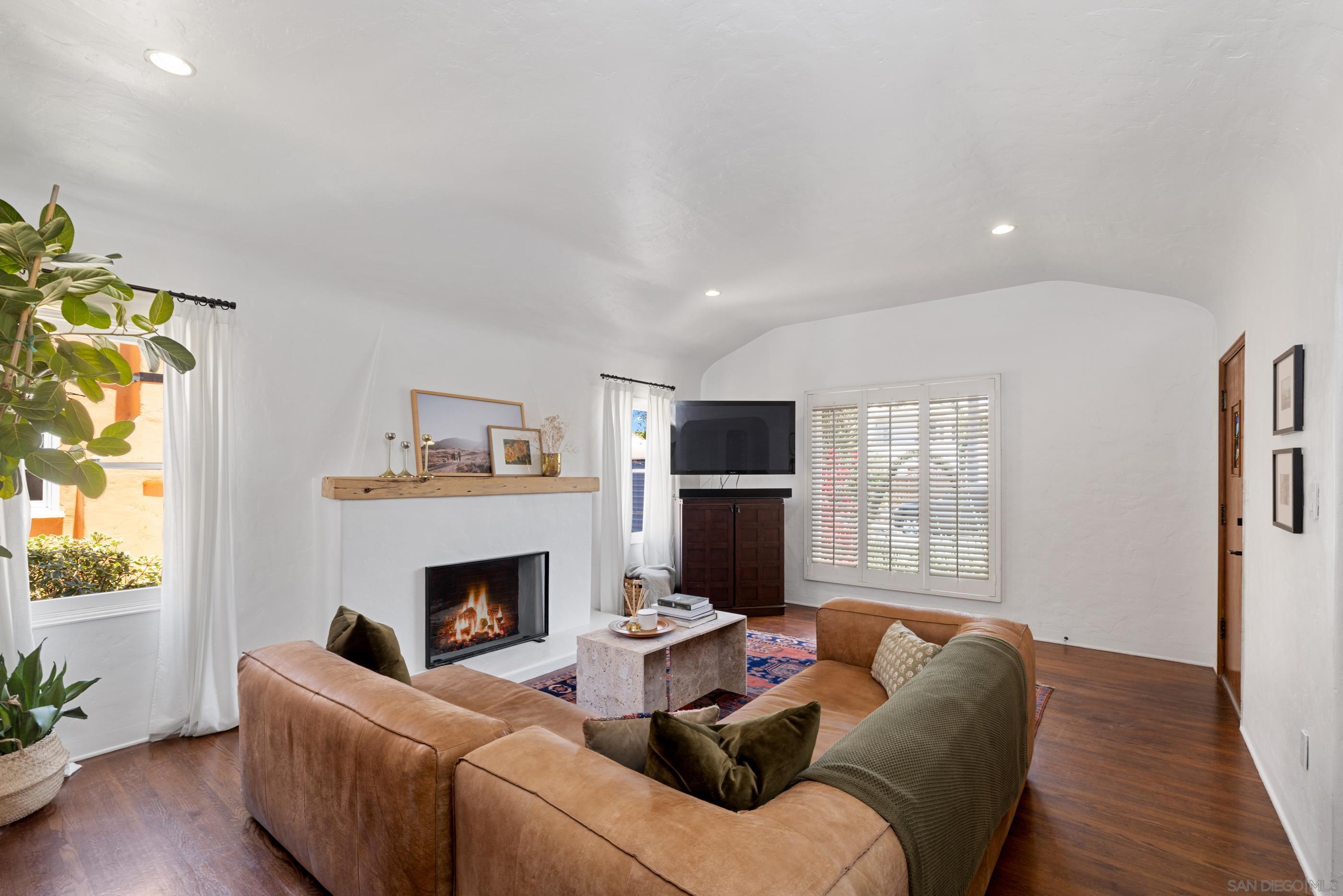 4826 Biona Dr