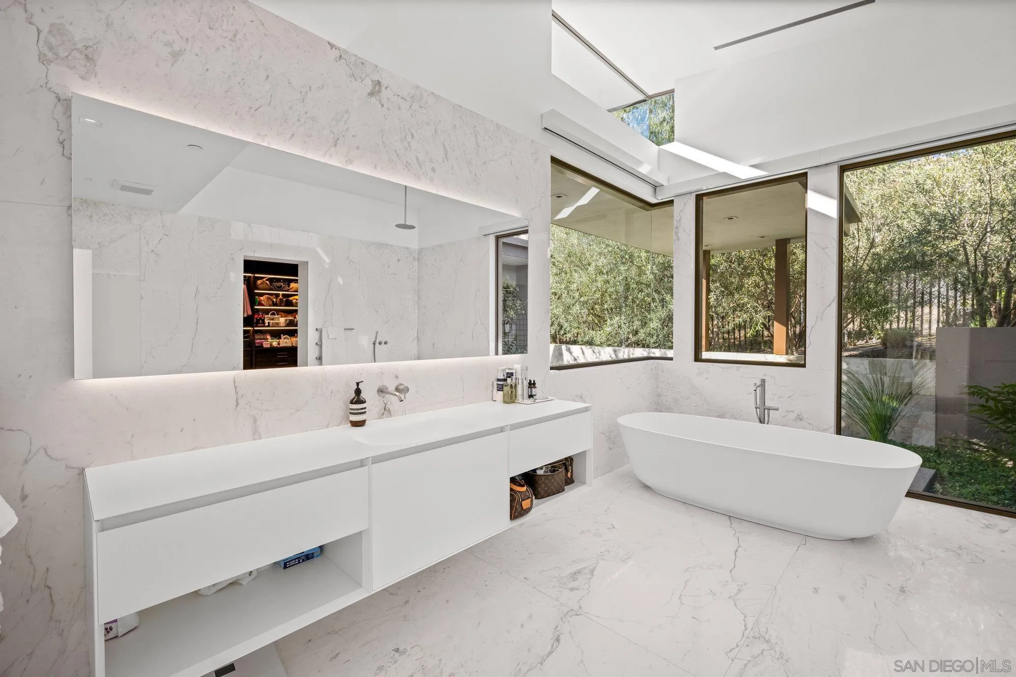 Rancho Santa Fe, California 92067, United States, 6 Bedrooms Bedrooms, ,7 BathroomsBathrooms,Residential,Active,15057