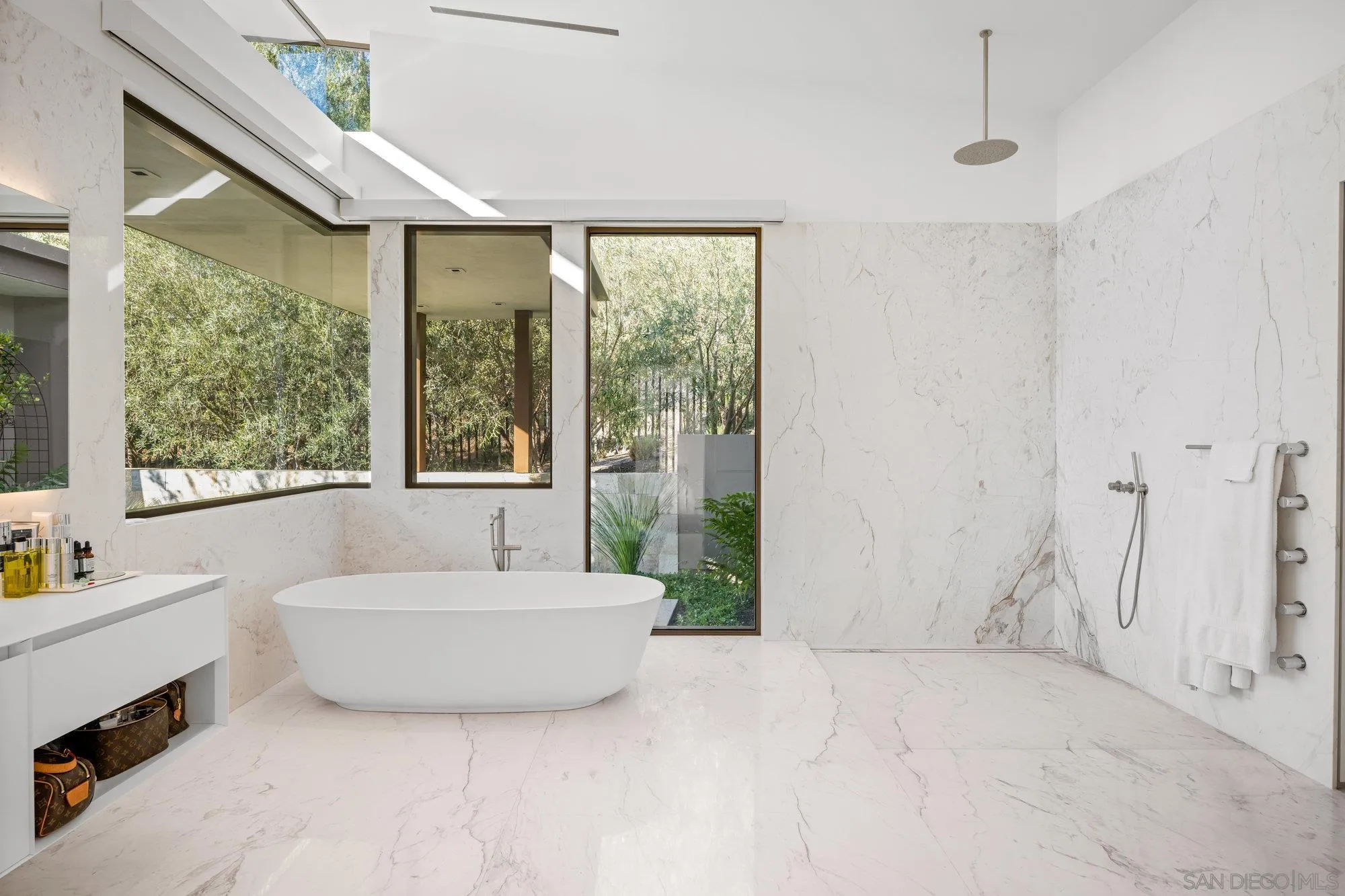 Rancho Santa Fe, California 92067, United States, 6 Bedrooms Bedrooms, ,7 BathroomsBathrooms,Residential,Active,15057