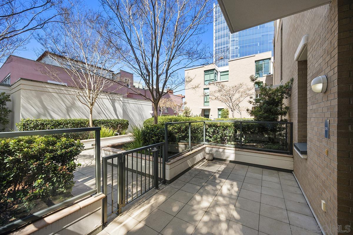 325  7th Ave  215
