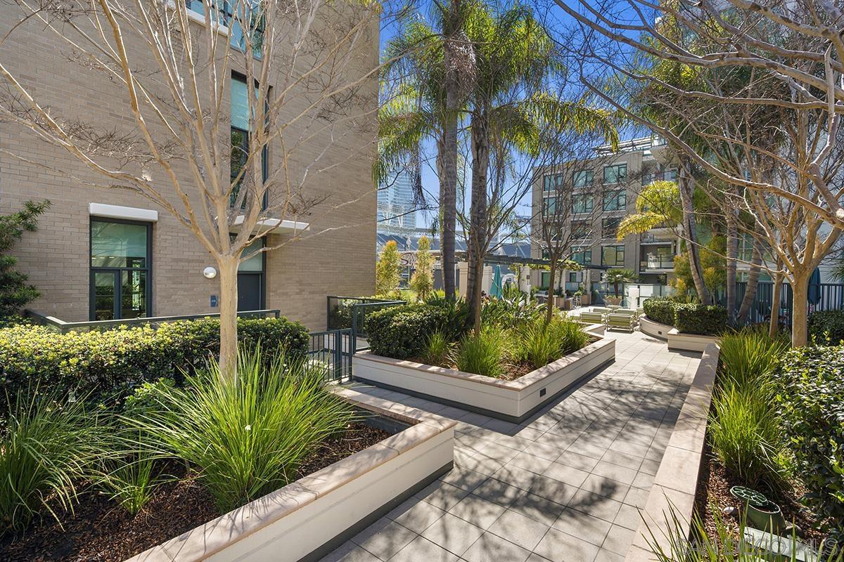 325  7th Ave  215