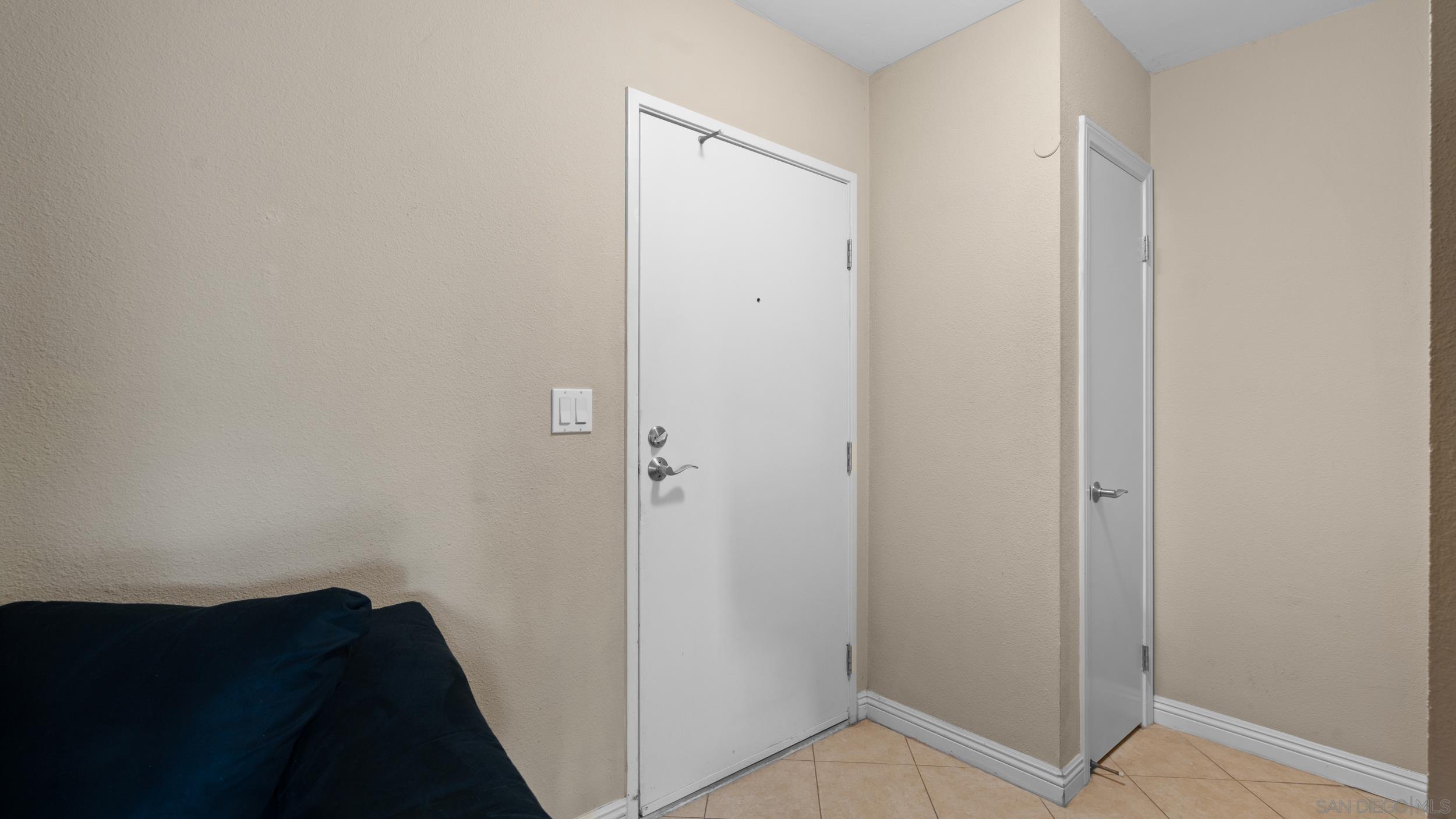 4860 Rolando Ct