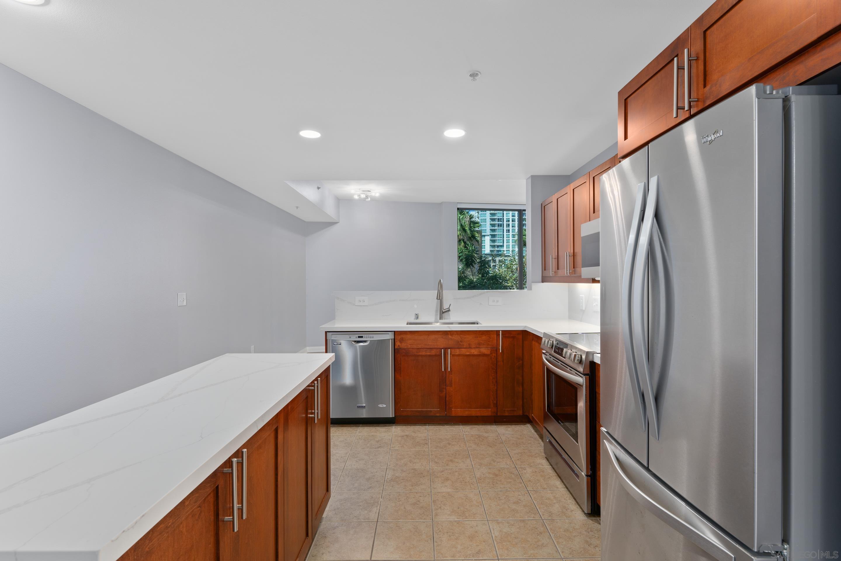 253  10Th Ave  321