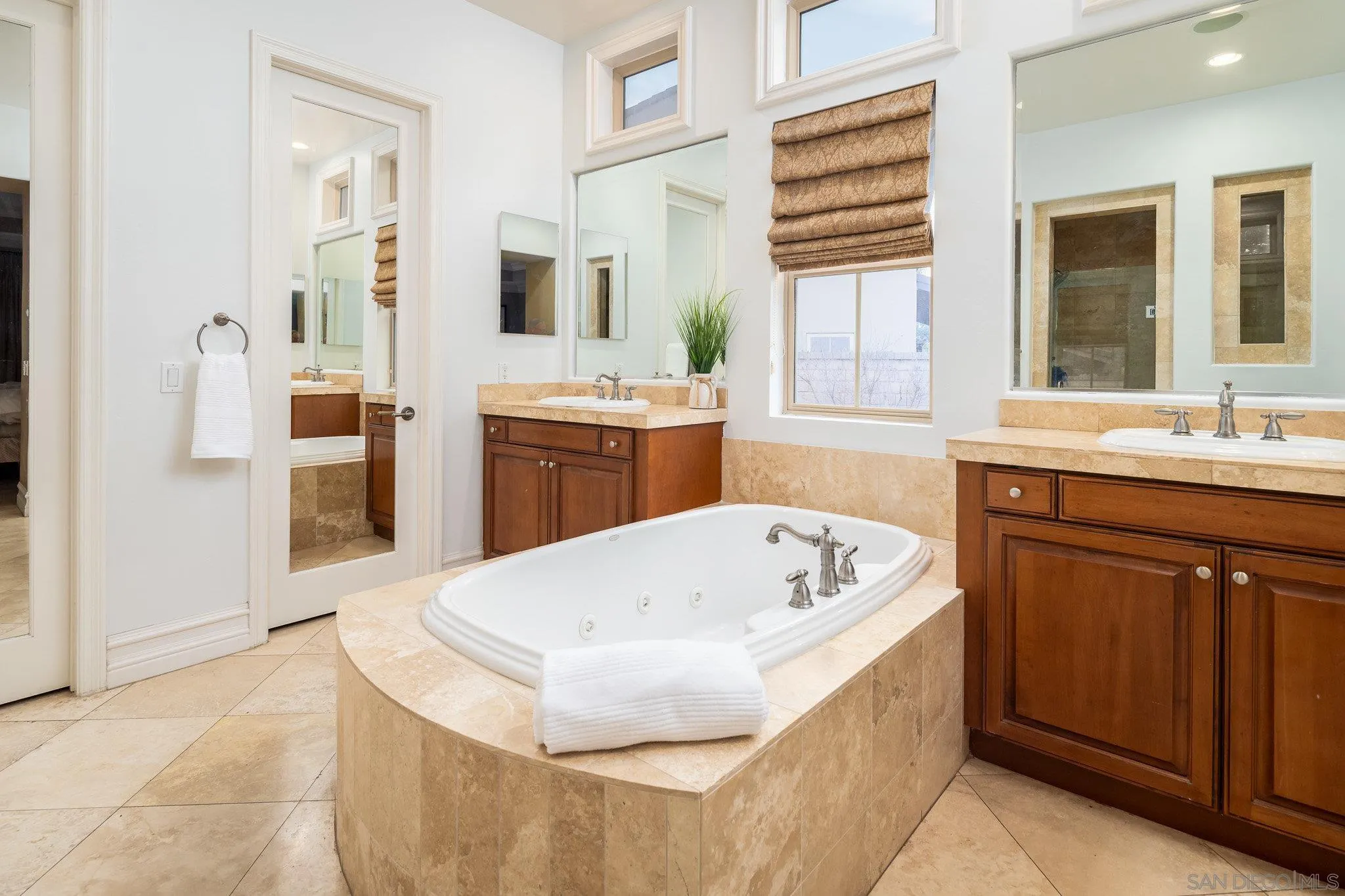 San Diego, California 92127, United States, 4 Bedrooms Bedrooms, ,4 BathroomsBathrooms,Residential,Active,6540