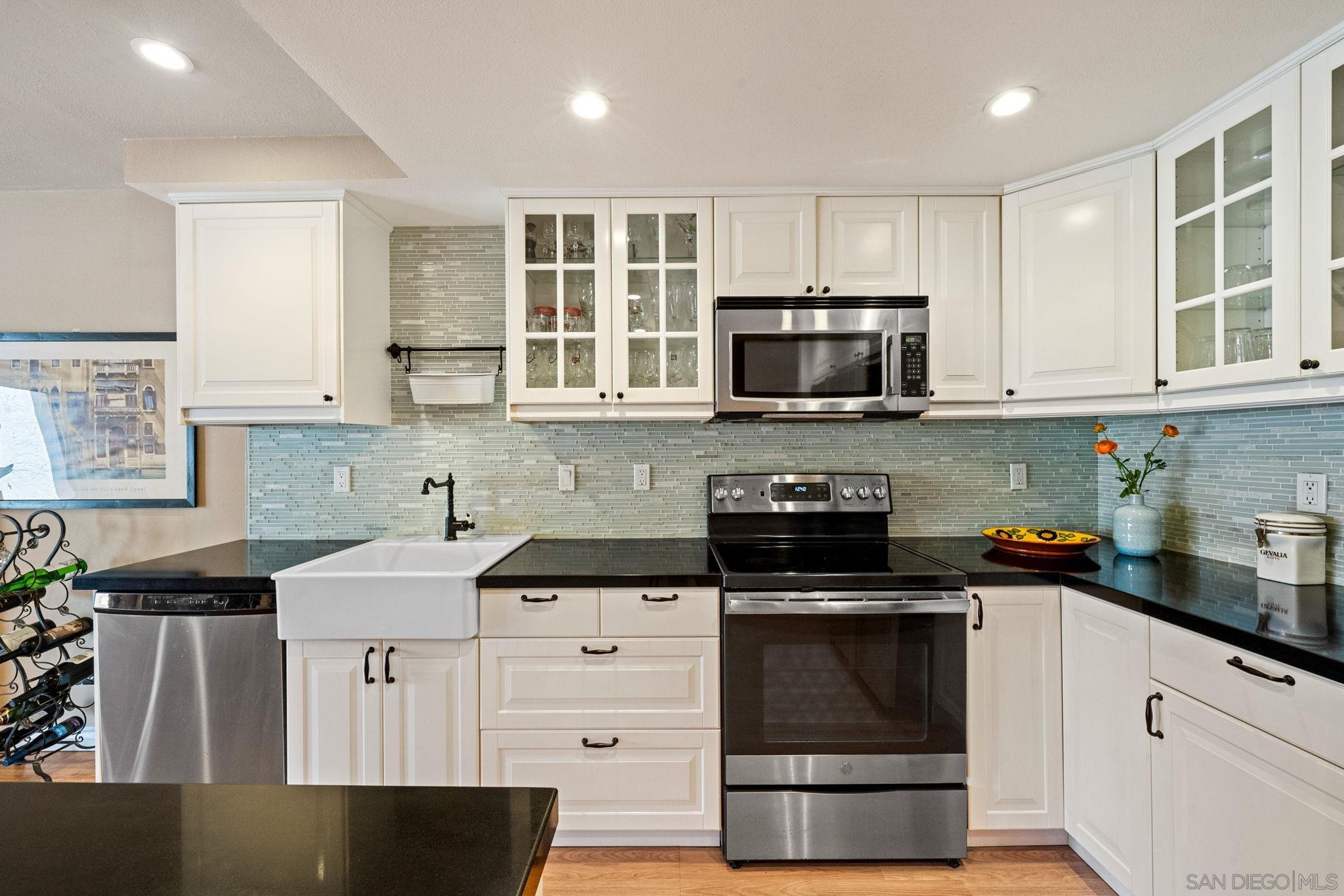7715 Saranac Pl 8