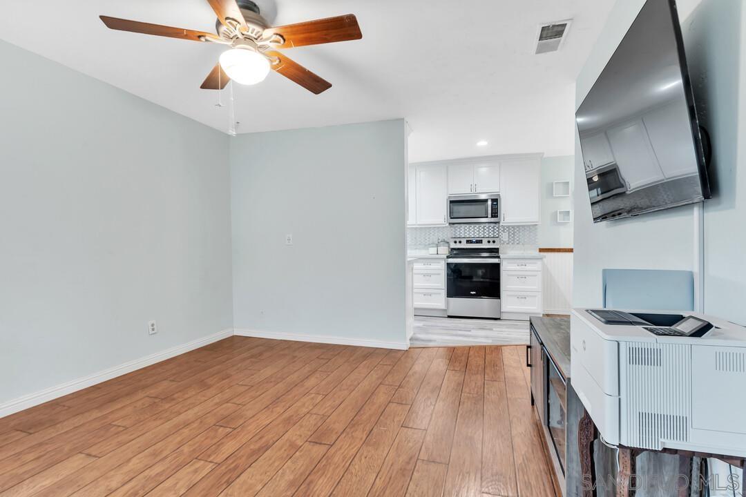 745 E Bradley Ave 10