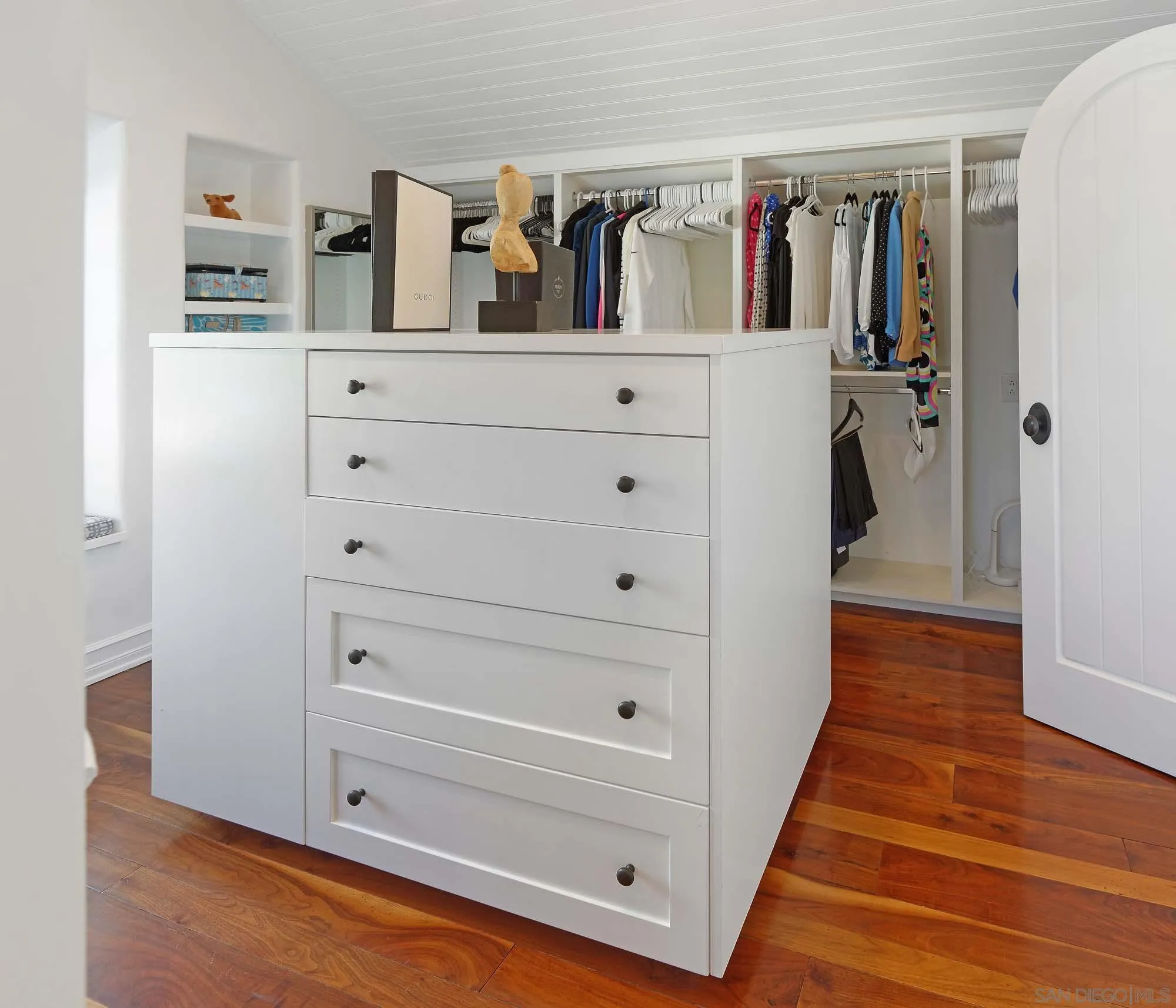 La Jolla, California 92037, United States, 4 Bedrooms Bedrooms, ,4 BathroomsBathrooms,Residential,Pending,3135