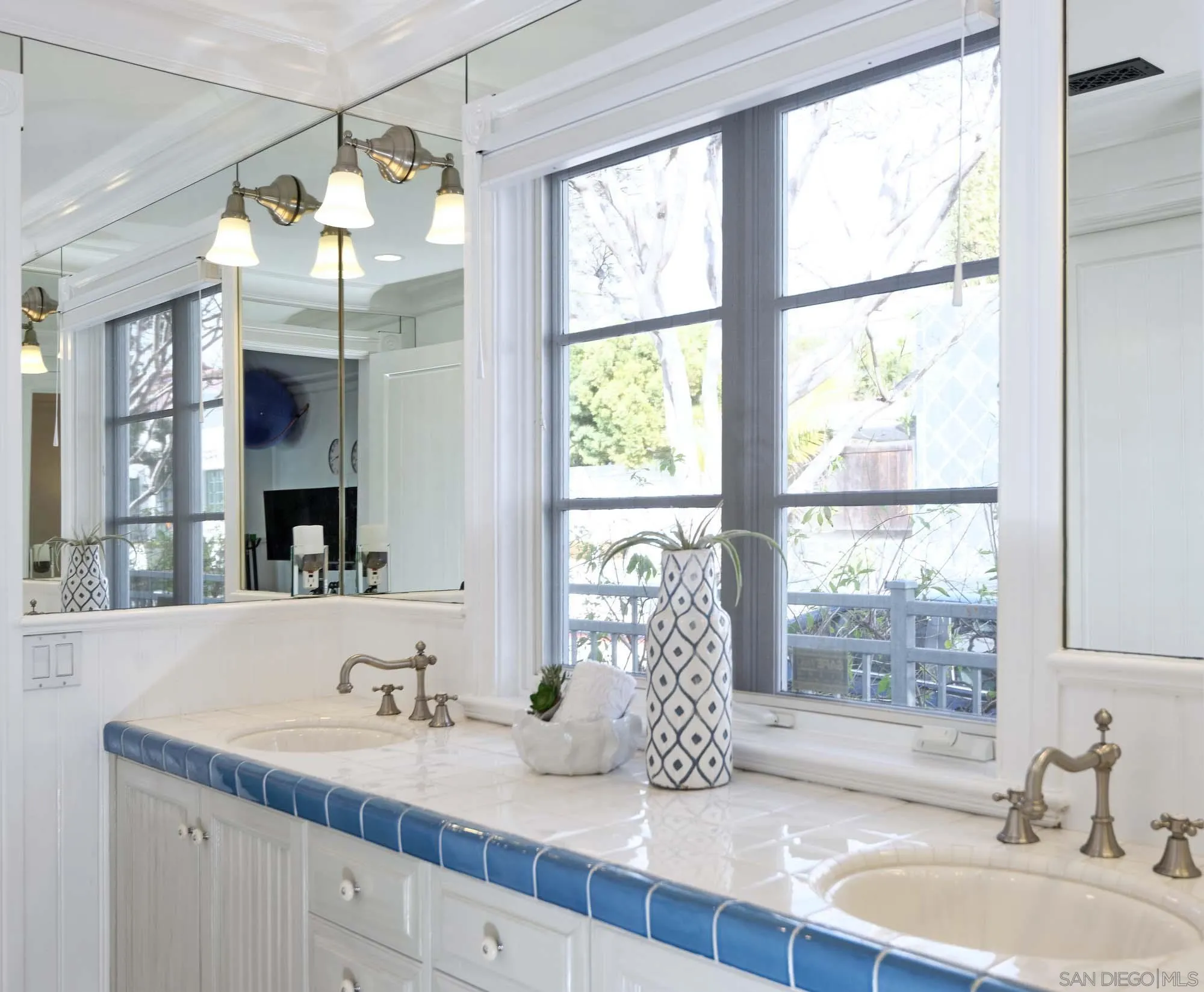 La Jolla, California 92037, United States, 4 Bedrooms Bedrooms, ,4 BathroomsBathrooms,Residential,Pending,3135