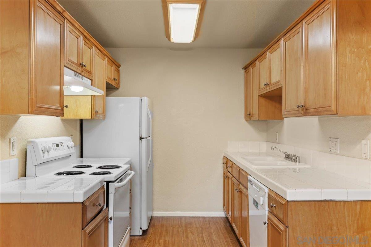 2041 E Grand Ave 34