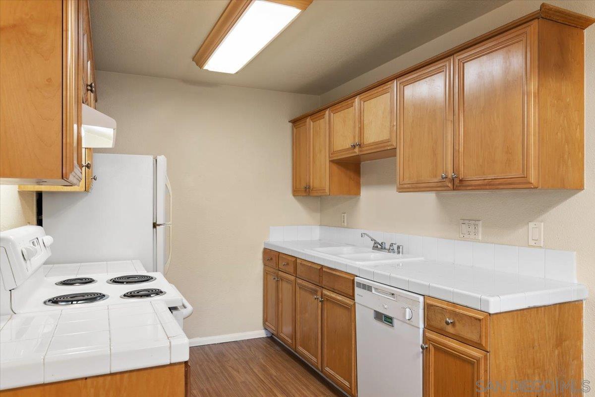 2041 E Grand Ave 34