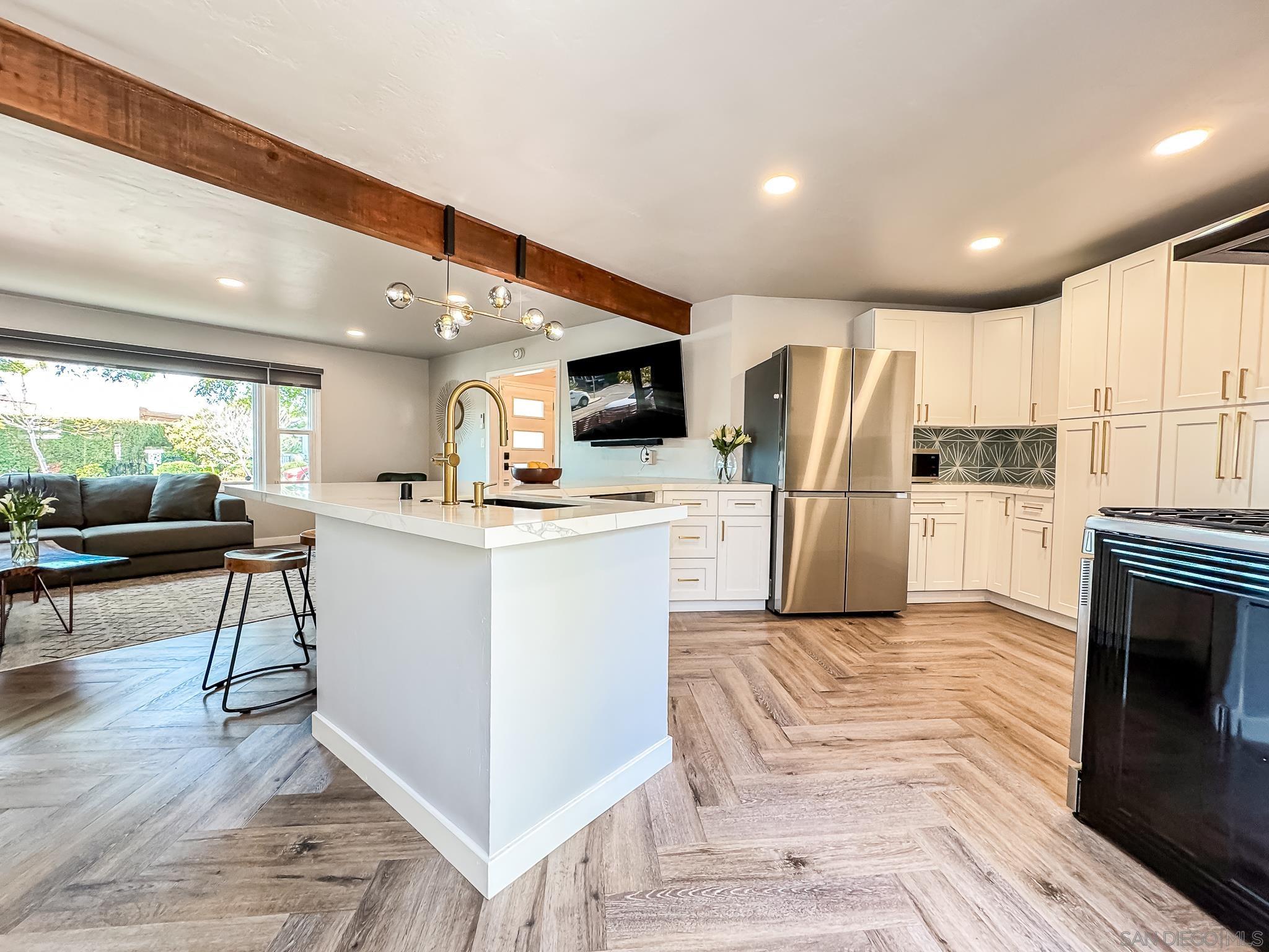 5011 E Mountain View Dr