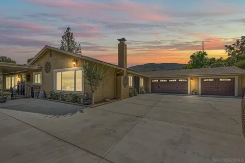 3006 N Victoria Dr, Alpine, CA 91901 - MLS#: 250019986