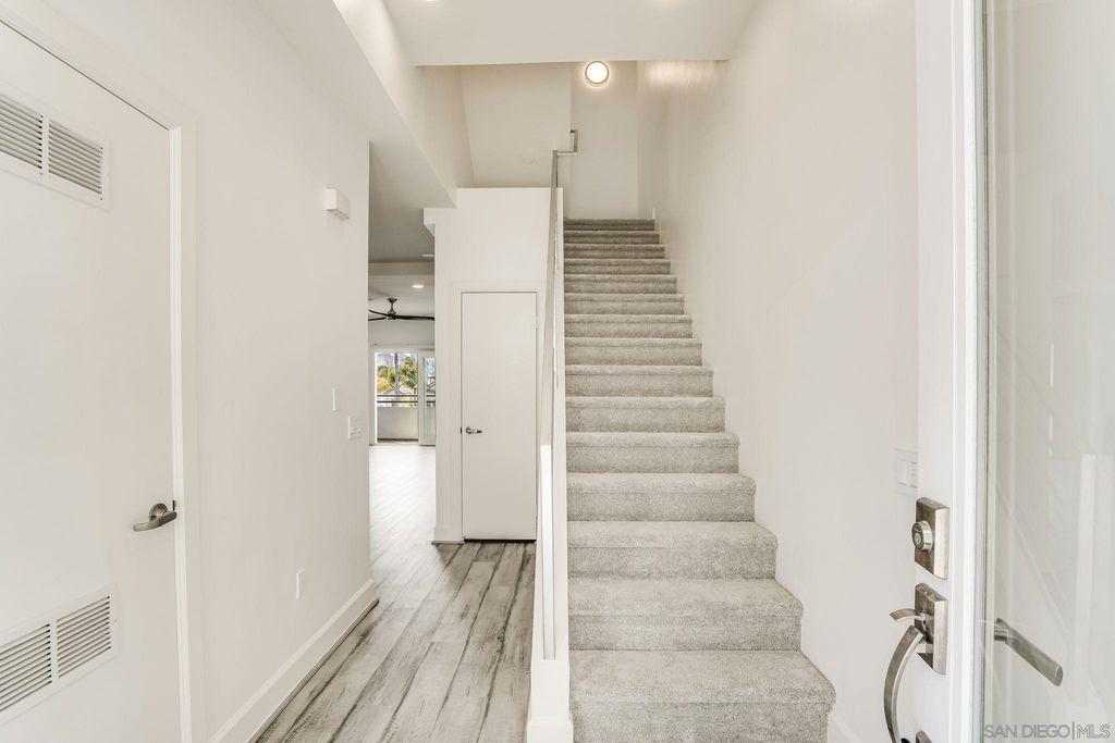 listing image 0