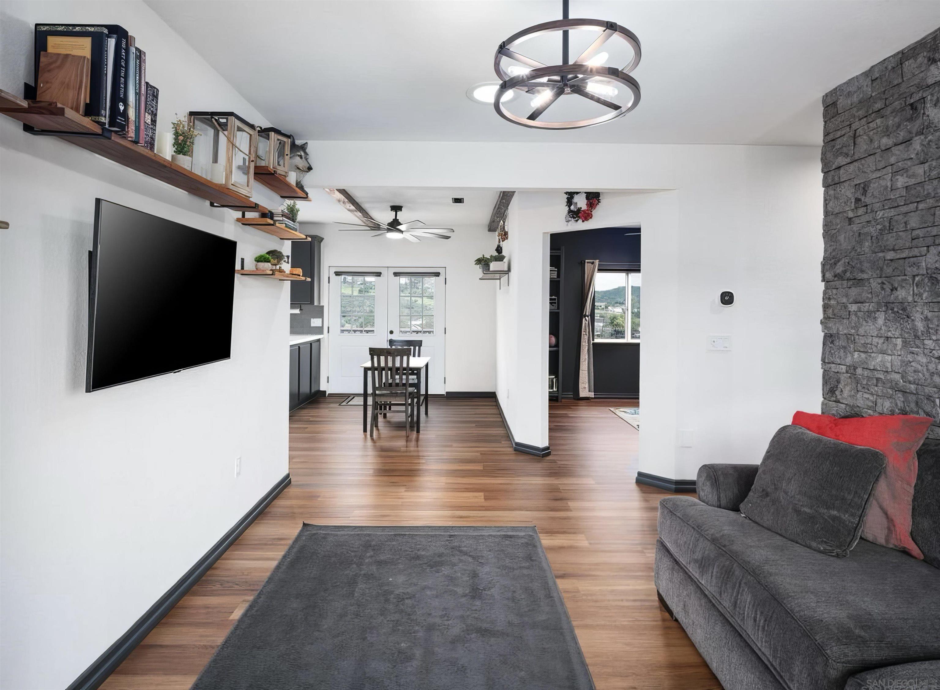 13210 Medallion Ln