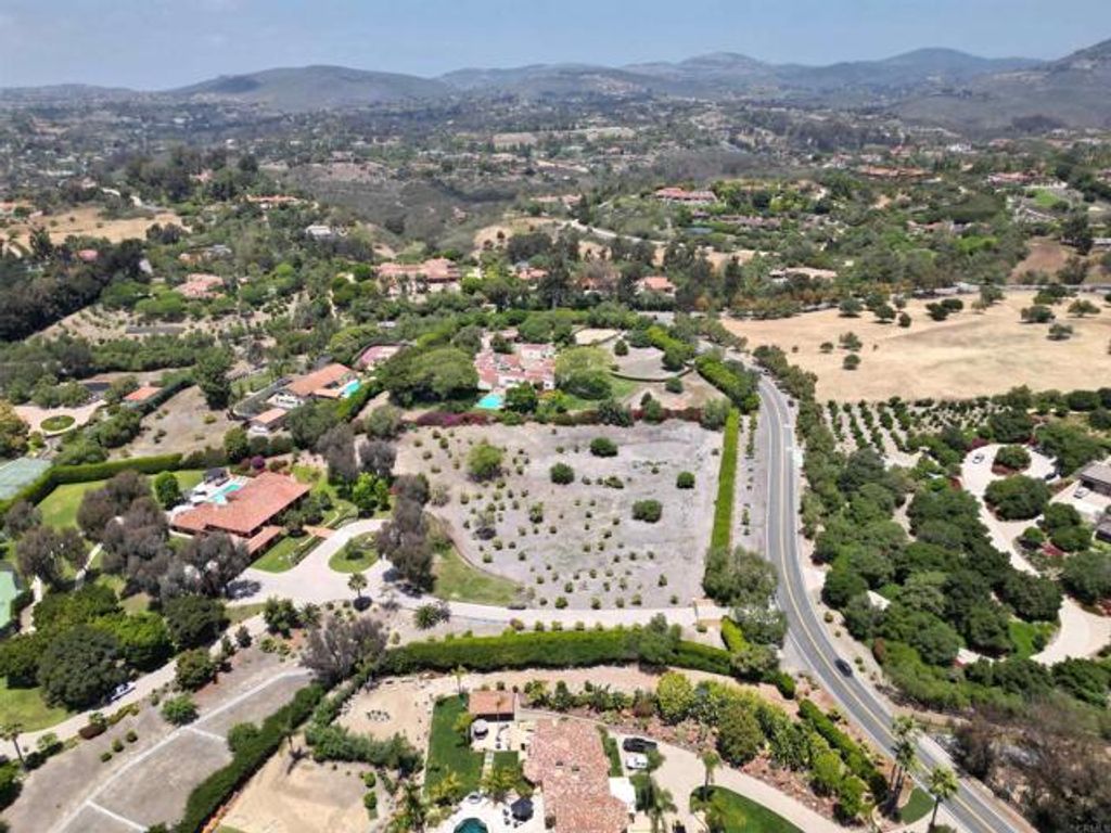 Photo of 18220 Via De Fortuna, Rancho Santa Fe, CA 92067 (MLS # NDP2504885)