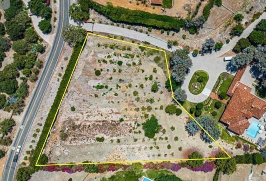 Photo of 18220 Via De Fortuna, Rancho Santa Fe, CA 92067 (MLS # NDP2504885)