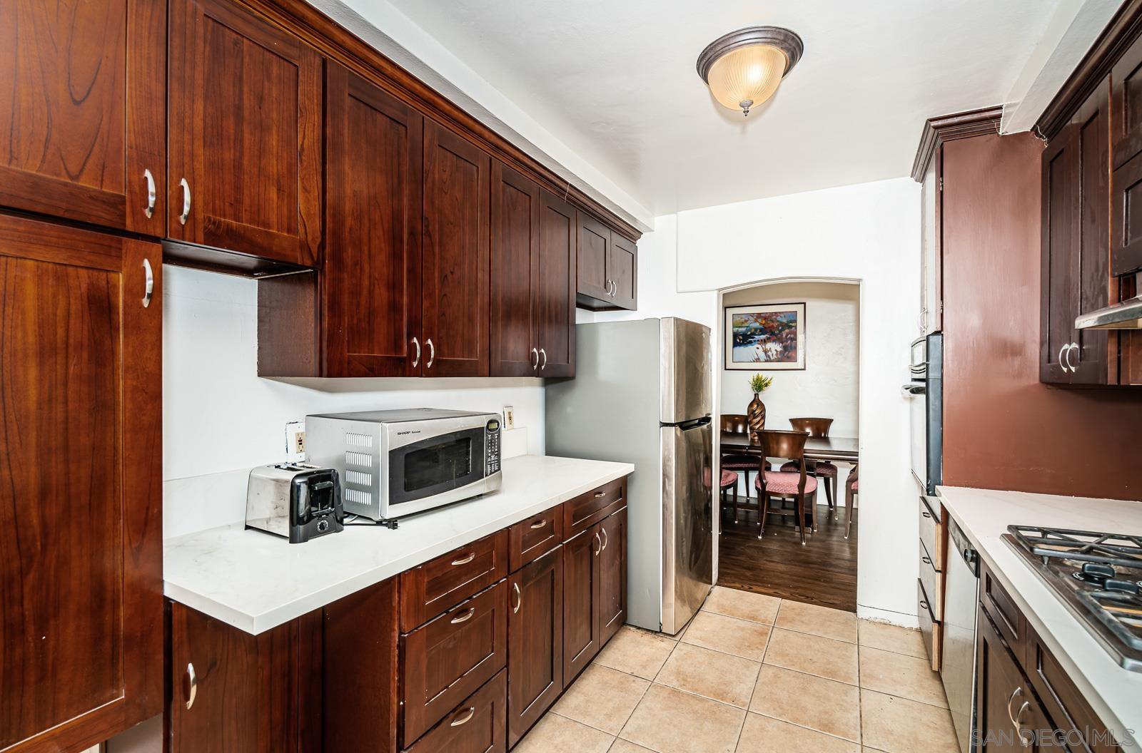 3320-22 Vancouver Ave