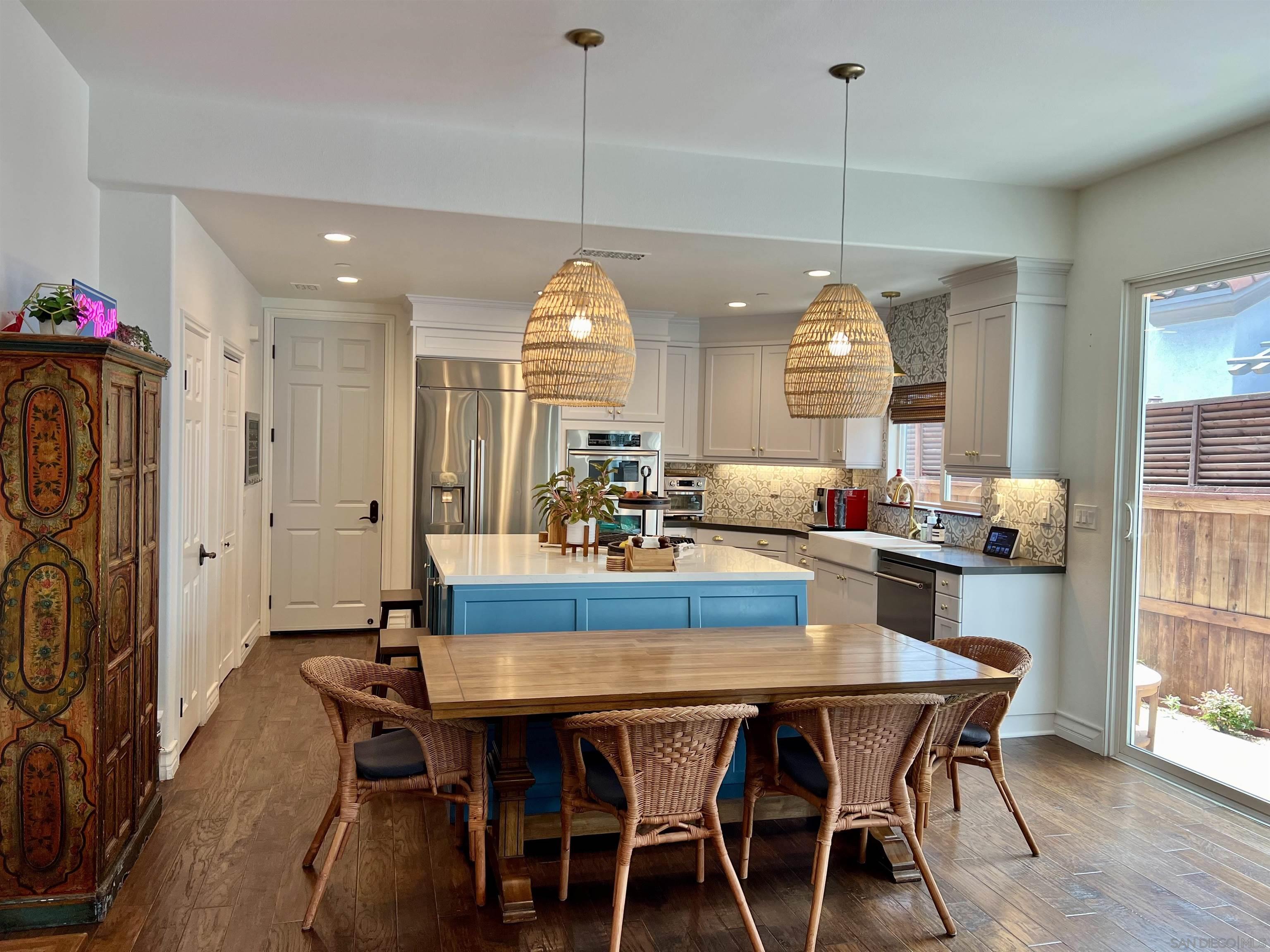 517 N Cedros